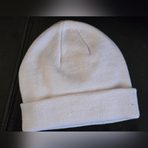 Pearhead White Mom and Baby Beanie Matching Set Mini and Mama - Picture 4 of 5